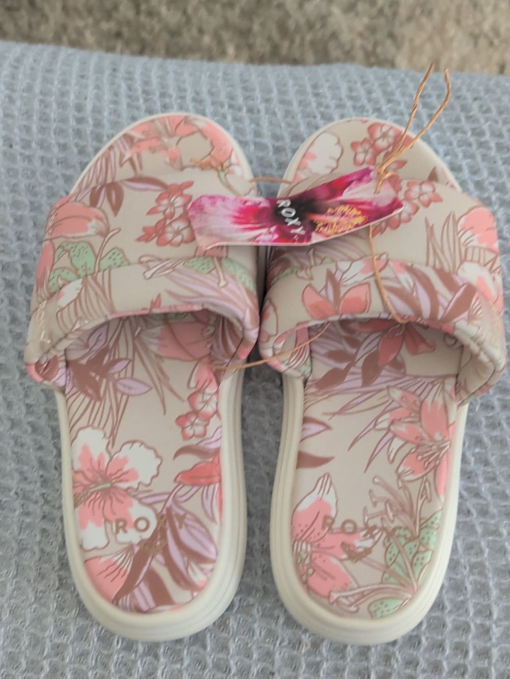 Brand New Roxy Floral Pink and Cream Slide Sandals